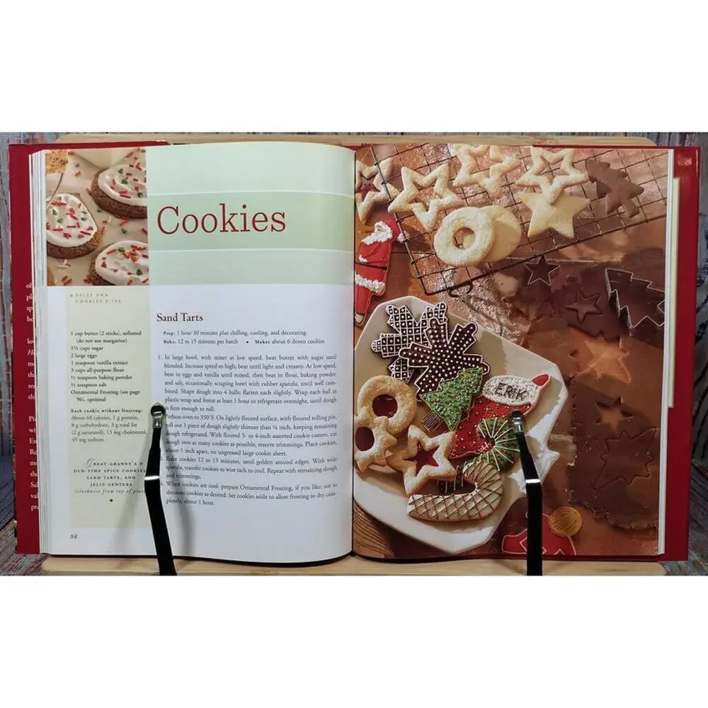 Good Housekeeping A Very Merry‎ Christmas Cookbook